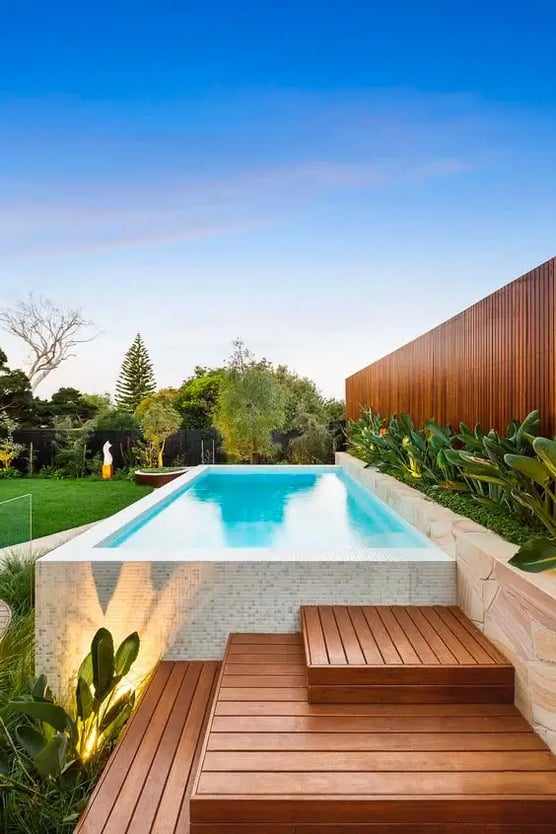 terrasse piscine hors sol et claire voie composite