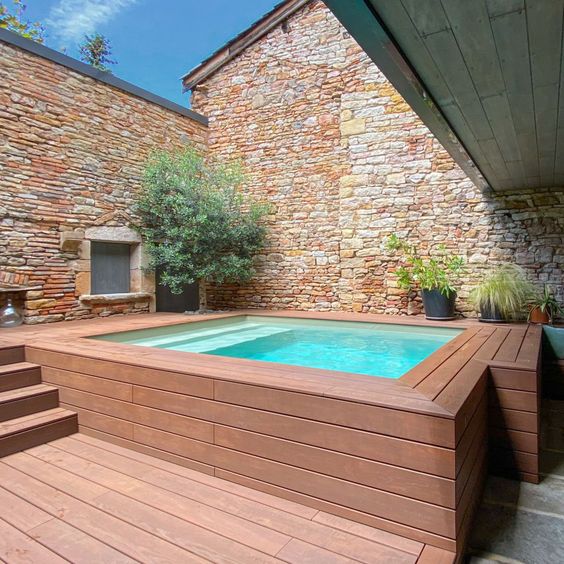 Mini piscine encastrée avec terrasse