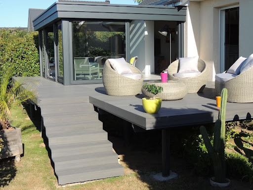 terrasse en bois composite ultraprotect avec escalier assorti