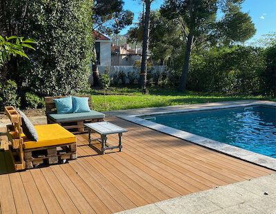 terrasse bord de piscine en bois