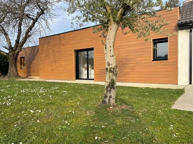 façade en bois composite horizontal
