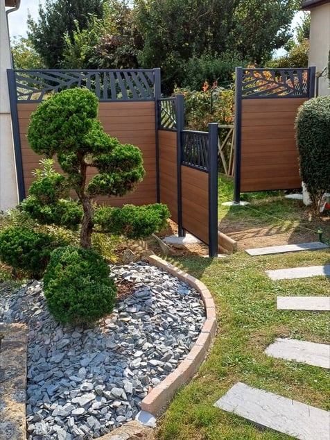 Clôture ajourée en entrée de jardin