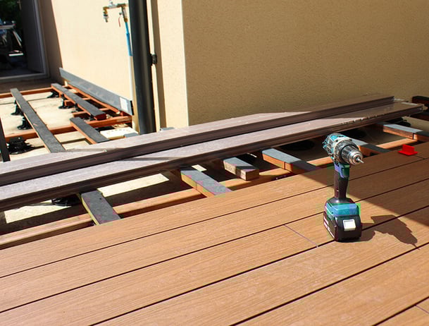 Terrasse composite sur structure pin