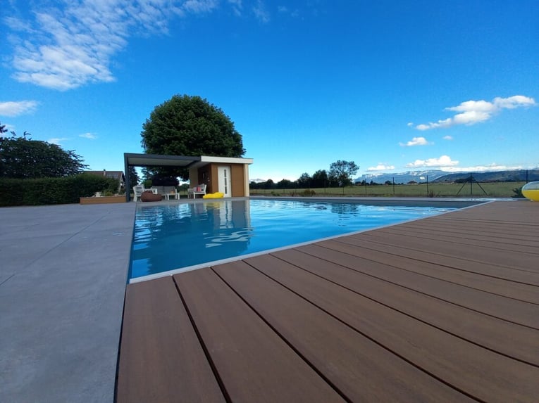 plage de piscine en bois composite ultraprotect neowood