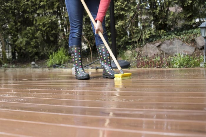 conseil pour traiter traiter une terrasse en bois composite