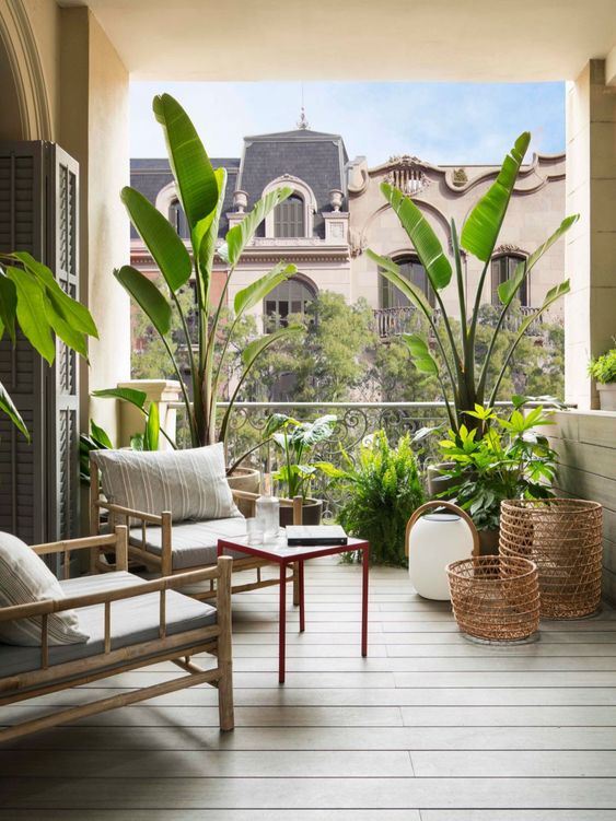 terrasse appartement en ville avec salon de jardin