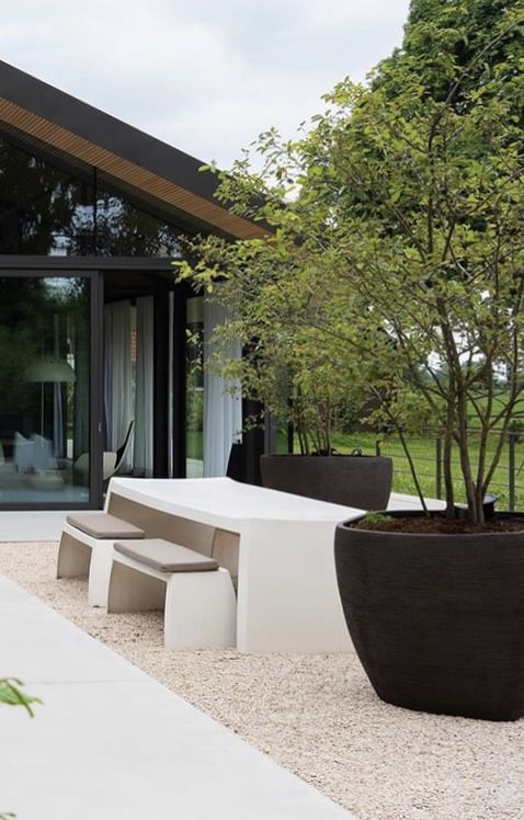 terrasse moderne béton avec gravier