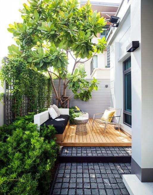grand balcon avec revêtement sol
