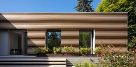 Bardage claire-voie horizontale en composite Neowood