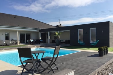 Terrasse anthracite en composite moderne Neowood