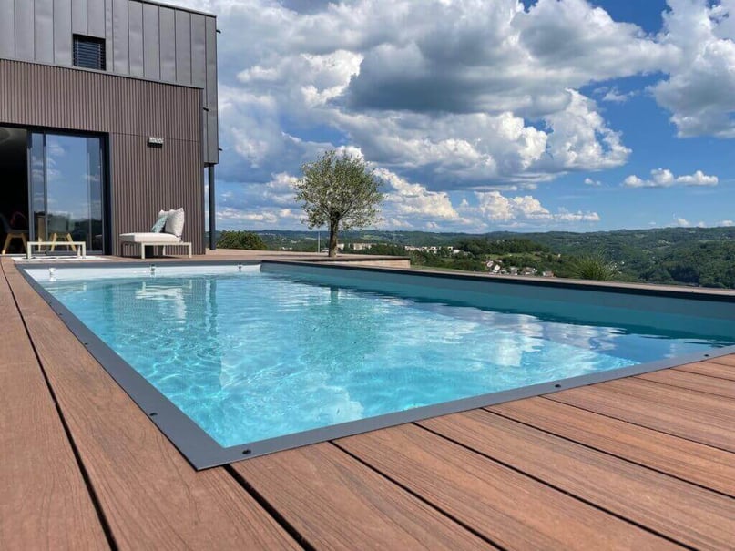 terrasse composite ipé avec margelles de piscine cornières alu