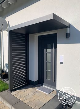 Toiture en aluminium pour entrée de maison