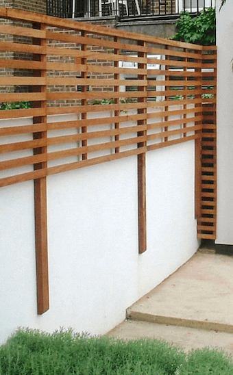 clôture en bois ajourée