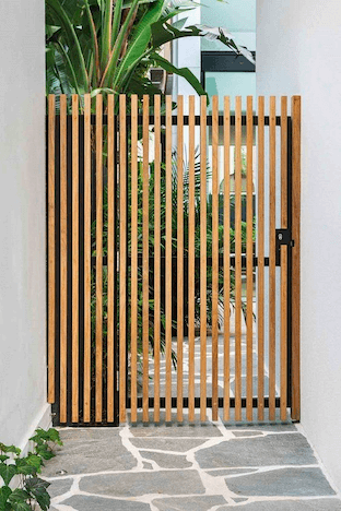 clôture bois style claire-voie