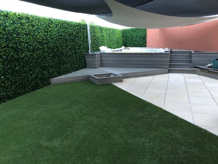 Une terrasse composite peut recevoir un spa jacuzzi facilement