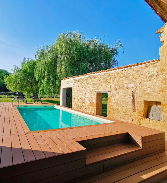 terrasse en bois composite piscine