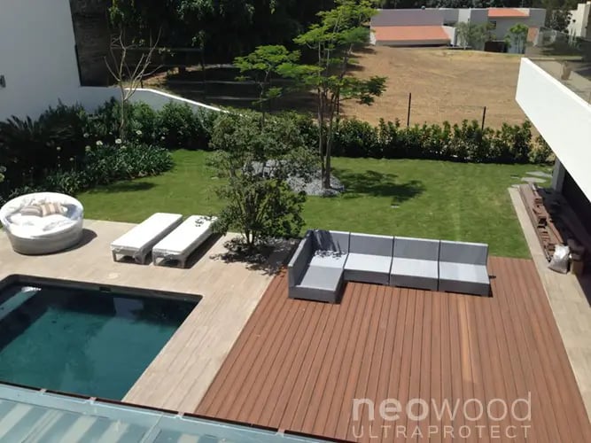 photo terrasse villa contemporaine composite teinte teck