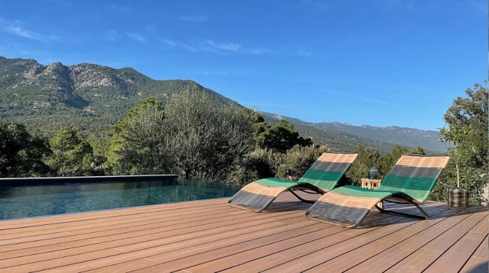 Terrasse abords de piscine en composite | Neowood