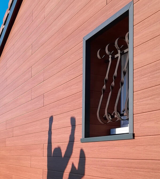 contours de fenêtre et bardage composite neowood ipé