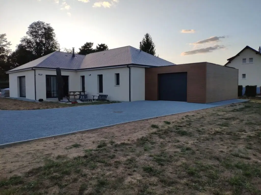 Garage toit plat bardage bois composite UltraProtect teinte ipé