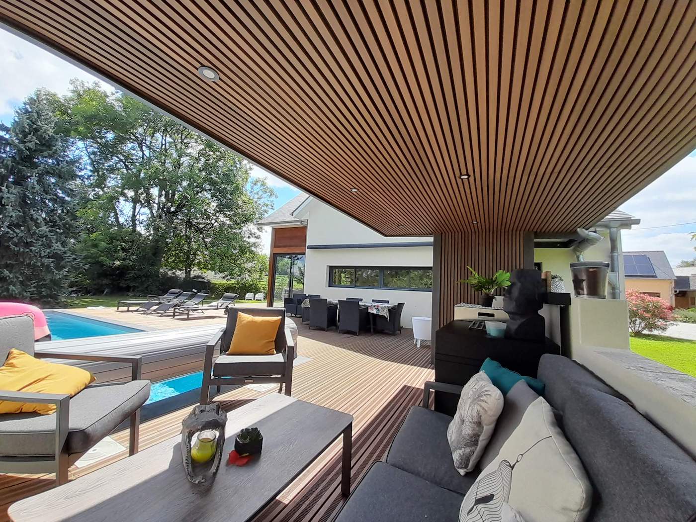 Tasseau bois mur : 10 idées pour sublimer votre maison