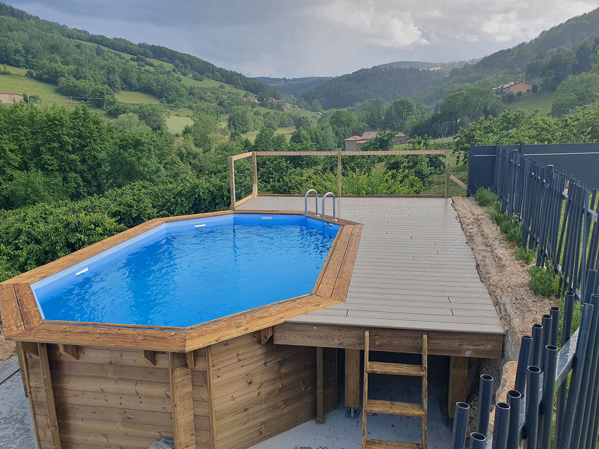Terrasse en bois composite teinte sable