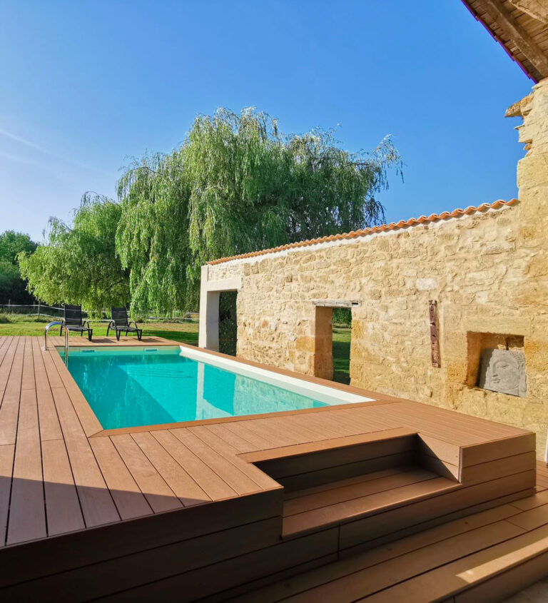 Pourquoi Opter Pour Les Lames Semi pleines Pour Votre Terrasse Composite pourquoi-opter-pour-les-lames-semi-pleines-pour-votre-terrasse-composite