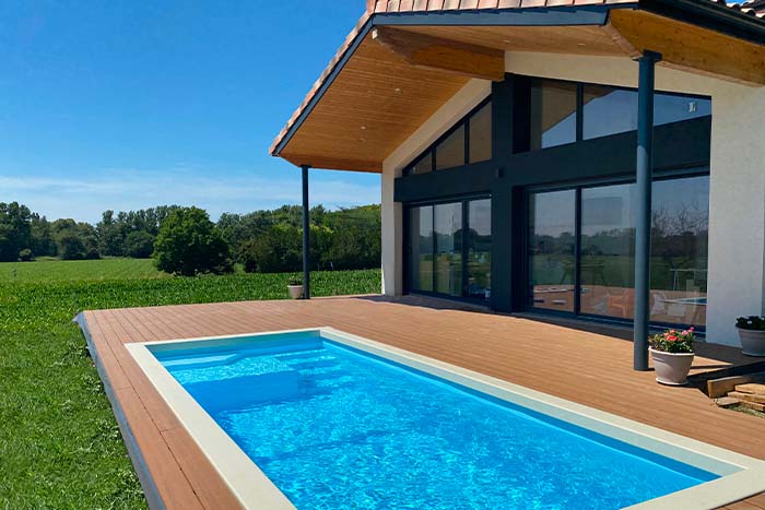 terrasse composite et margelles de piscine