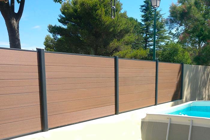 Comment remplacer une lame de clôture composite ?